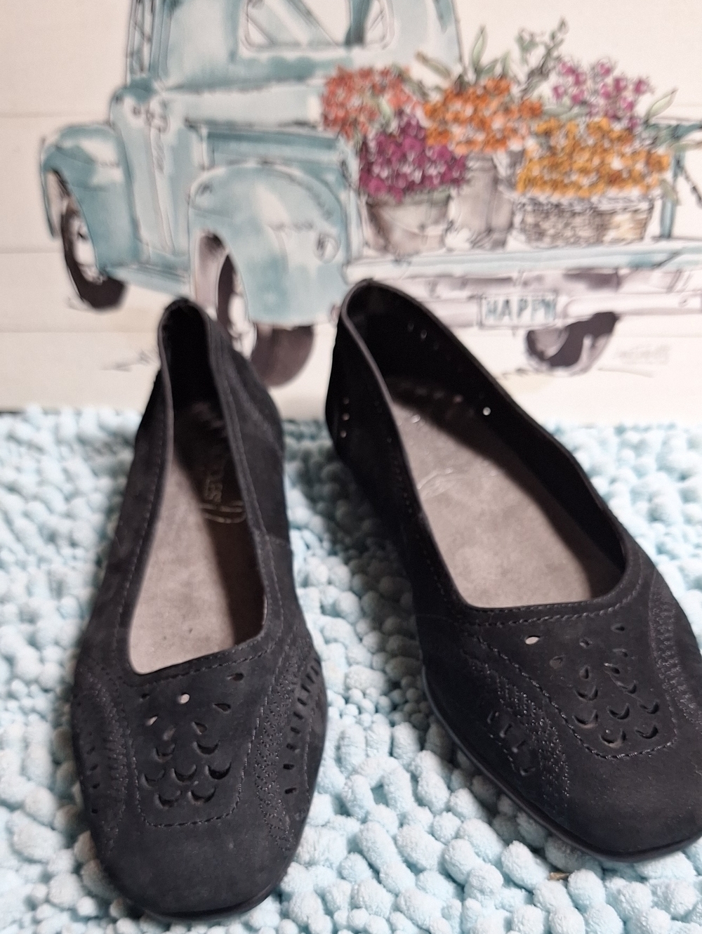 AEROSOLES Black Laser-Cut Suede Flats